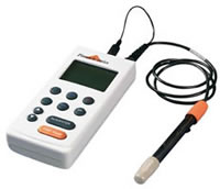 便攜式電導(dǎo)率/電阻率/總?cè)芙夤腆w/鹽度/溫度測(cè)定儀 M316P